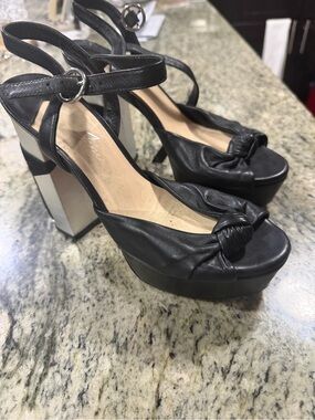 Isa tapia black platform style high shoes with huge stars on heels